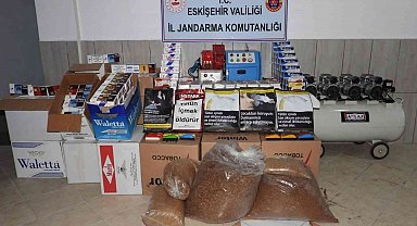 Kaçak sigara satışı yapan karı-koca jandarma tarafından yakalandı