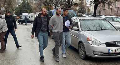 Kaçarken polis aracına çarpması sonucu yakalanan hırsızlık şüphelisi tutuklandı