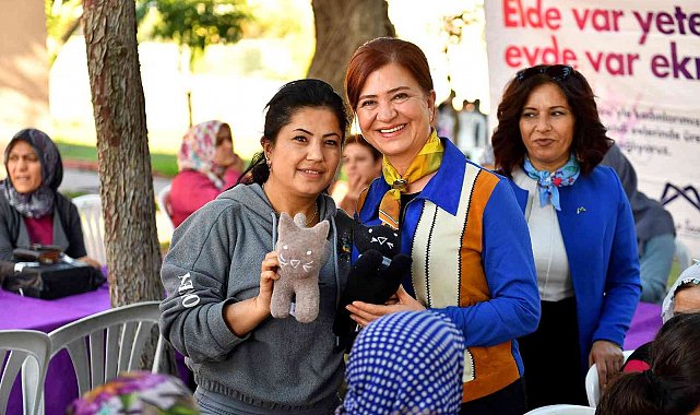 Kadınların ürettiği oyuncaklar çocuklara dağıtılıyor