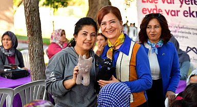 Kadınların ürettiği oyuncaklar çocuklara dağıtılıyor