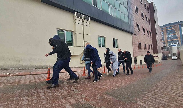 Kar vaadiyle vatandaşlardan yüksek miktarlarda para alıp geri ödemeyen 4 kişiye adli kontrol