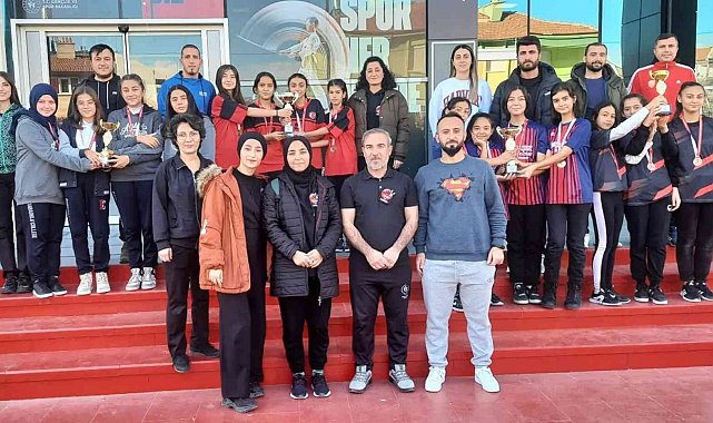 Karaman'da yıldızlar dart turnuvası sona erdi