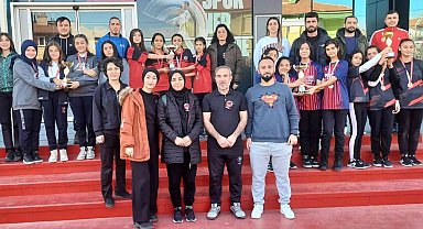 Karaman'da yıldızlar dart turnuvası sona erdi