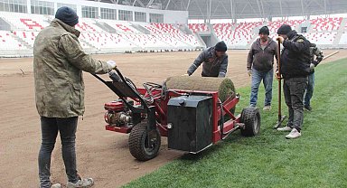 Karaman'ın 15 bin kişilik stadyumunda çim serme çalışması başladı