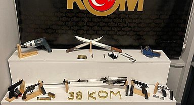Kayseri'de ruhsatsız silah operasyonu: 3 gözaltı