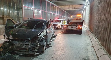 Kazada savrulan araç refüje çarptı: 2 yaralı