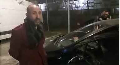 Kendisini gurbetçi olarak tanıtan kalpazan sahte dövizleri Türk lirasına çevirirken yakalandı