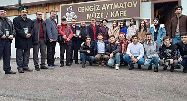 Kırgız yazar Cengiz Aytmatov 84'üncü doğum gününde anıldı