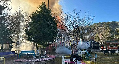 Kızılcahamam'da ahşap restoran alevlere teslim oldu