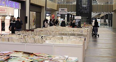KUMSmall AVM'de 'Kitap ve Hediyelik Eşya Fuarı' açıldı