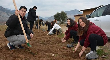 Lavantalar öğrencilerin ellerinden toprakla buluştu