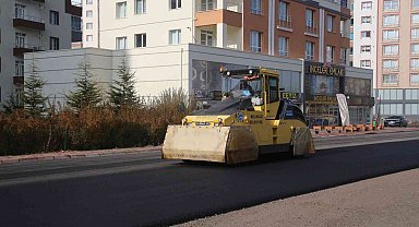 Melikgazi Belediyesi asfalt çalışmalarına hız kesmeden devam ediyor