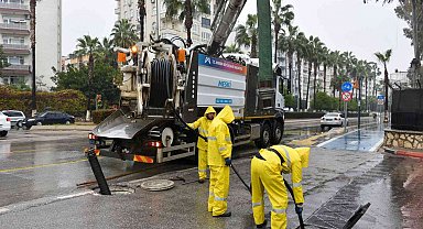 Mersin'de belediye ekipleri sel riskine karşı teyakkuzda