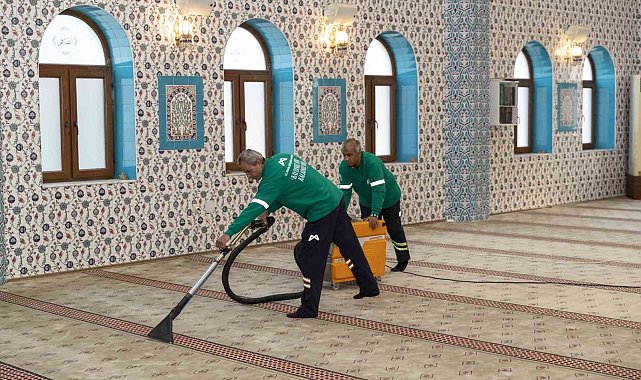Mersin'de ibadethaneler temizleniyor