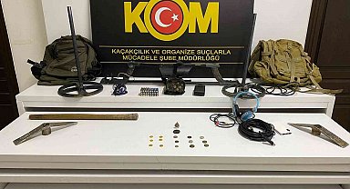 Mersin'de tarihi eser kaçakçılarına operasyon: 2 gözaltı