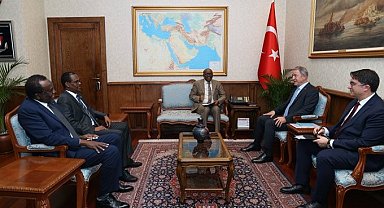 Milli Savunma Bakanı Akar, Büyükelçileri kabul etti