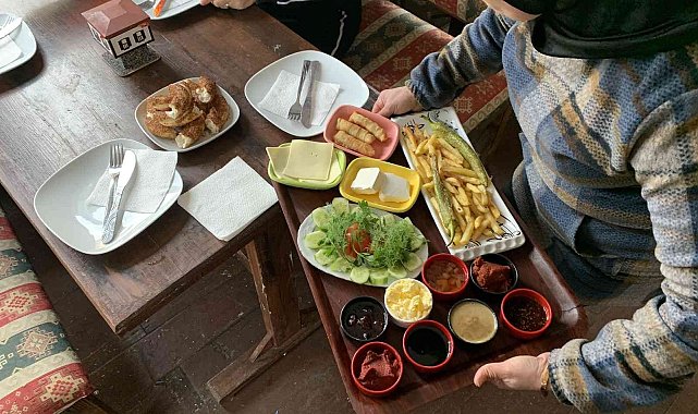 Müşterinin gözünü doyurma telaşının sonucu 'serpme kahvaltı' israfı