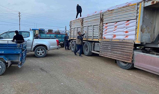 Mut'ta çiftçiye arpa tohumu desteği