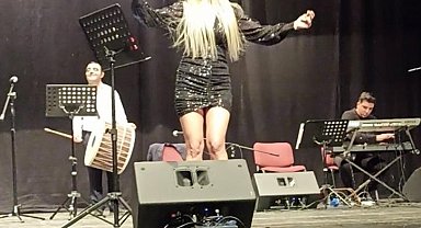 Müzik öğretmeni sokak hayvanları için koro kurup, konser verdi