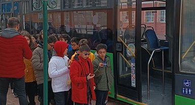 Öğrencilere Toplu Taşıma Kuralları Eğitimi Veriliyor