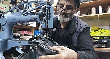 Örs ve çekiçle başladığı baba mesleğini teknolojik cihazlarla devam ettiriyor