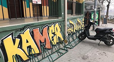 Park alanında bulunan "Yasak" tabelası kafaları karıştırıyor