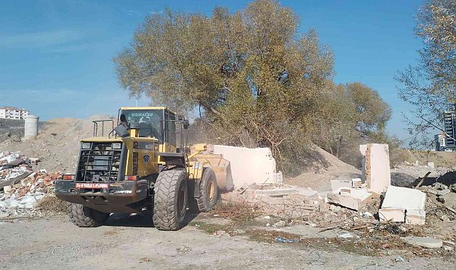 Pursaklar metruk yapılardan arındırılıyor