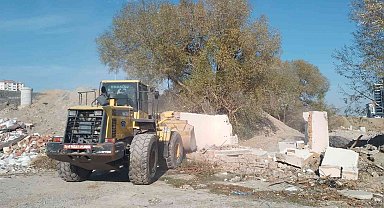 Pursaklar metruk yapılardan arındırılıyor