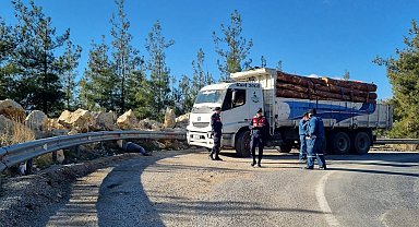 Rahatsızlanıp aracından indiği sırada kafasını çarpıp öldü