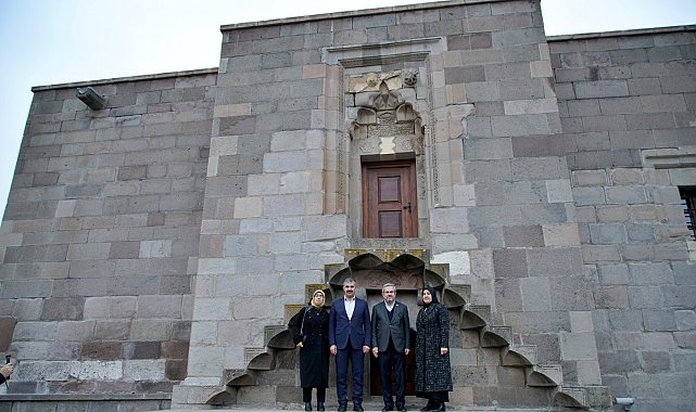 Rektör Çiftçi, Ankara Üniversitesi heyetine Taş Mescit'i gezdirdi