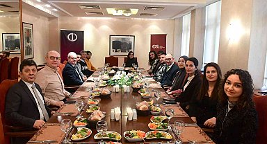 Rektör Erdal derece ile Anadolu Üniversitesine yerleşen öğrencilerle bir araya geldi