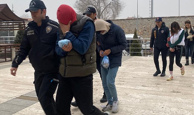 Sahte bungalov ev ve kiralık araç siteleri üzerinden bin kişiyi dolandırdılar