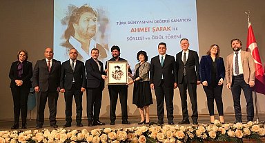 Sanatçı Ahmet Şafak üniversite öğrencileriyle buluştu