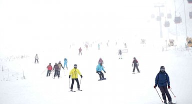 Sezonu açan Erciyes'te hafta sonu yoğunluğu