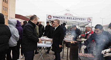 Sincan Belediyesinden öğrencilere sucuk ekmek ikramı