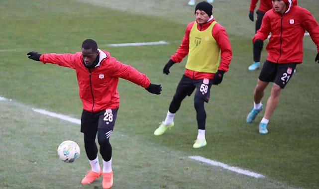 Sivasspor teknik direktörsüz çalıştı