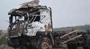 Sivrihisar'da hafriyat kamyonu devrildi, sürücü yaralandı