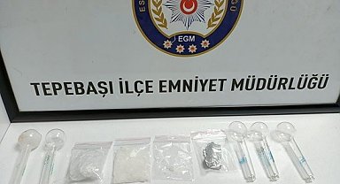 Şüpheli şahısların üzerinde uyuşturucu madde ele geçirildi