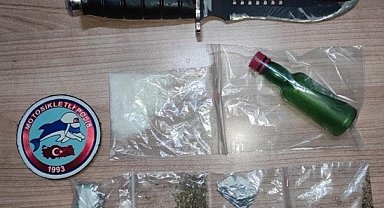 Şüpheli şahısların üzerinden silah, bıçak ve uyuşturucu madde ele geçirildi