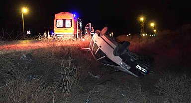 Takla atan otomobil şarampole devrildi