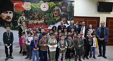 Tarsus'ta düzenlenen satranç turnuvasında ödüller sahiplerini buldu