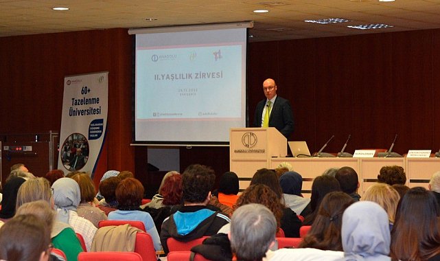 Tazelenme Üniversitesi 2. Yaşlılık Zirvesi'nde bir araya geldi