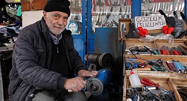 Tezgâhındaki bıçaklar 5 ayrı bileme işleminden geçiyor