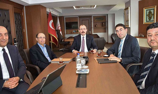 Ticaret Bakanı Muş, zincir marketler genel müdürleriyle görüştü