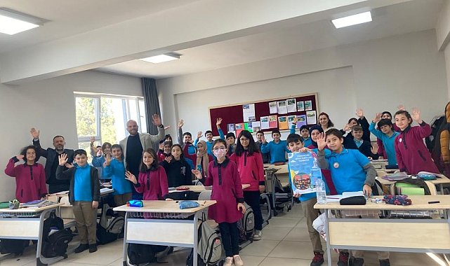 TÜGVA, Eskişehir'de 41 ortaokulu ziyaret ederek 'Kitap Kurdu' yarışmasını anlattı