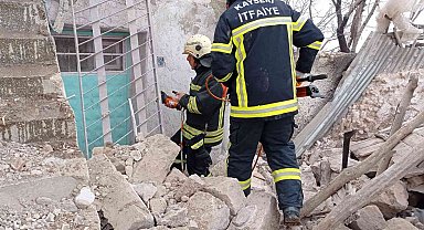 Tüp patlayan ev harabeye döndü: 1 ölü, 2 yaralı