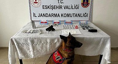 Uyuşturucu madde satıcısının evine narkotik köpeği 'Bando' ile baskın yapıldı