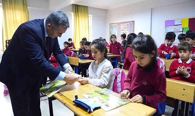 Vali Buhara, eğitim alan göçmen çocuklarla bir araya geldi