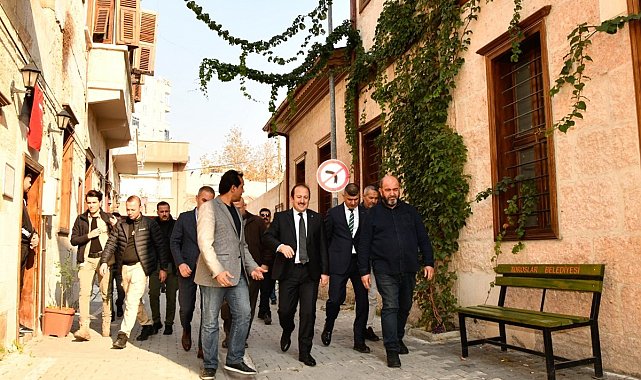 Vali Pehlivan, tarihi yapılardaki restorasyon çalışmalarını inceledi