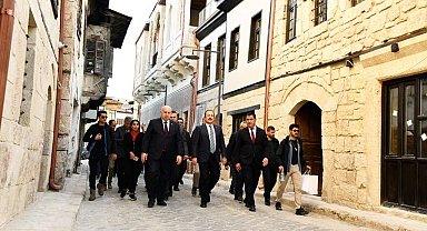 Vali Pehlivan Tarsus ilçesinde temaslarda bulundu